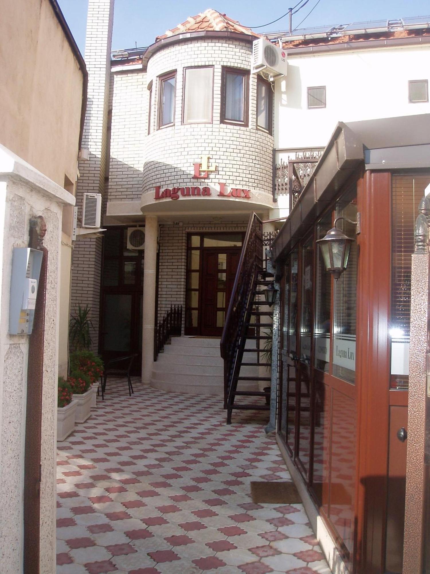 Garni Hotel Laguna Lux Ni Esterno foto